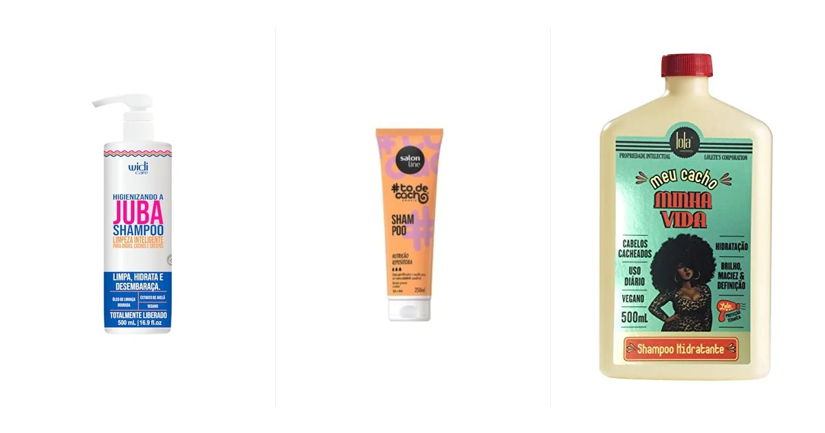 Frasco de shampoo para cabelo cacheado ao lado de cachos definidos e produtos naturais